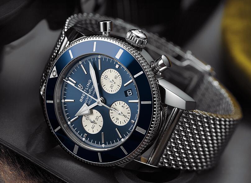 Top duplication watches show novel blue color.